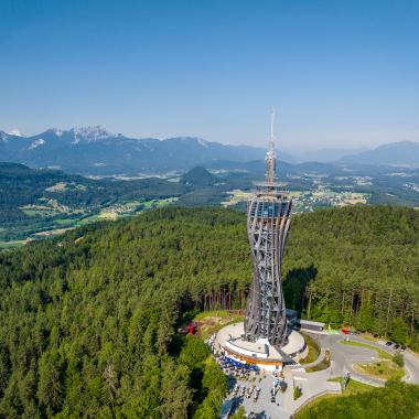 Ein Blick aus der Vogelperspektive auf den Pyramidenkogel, in der Umgebung unseres Familienhotels in Bad Kleinkirchheim
