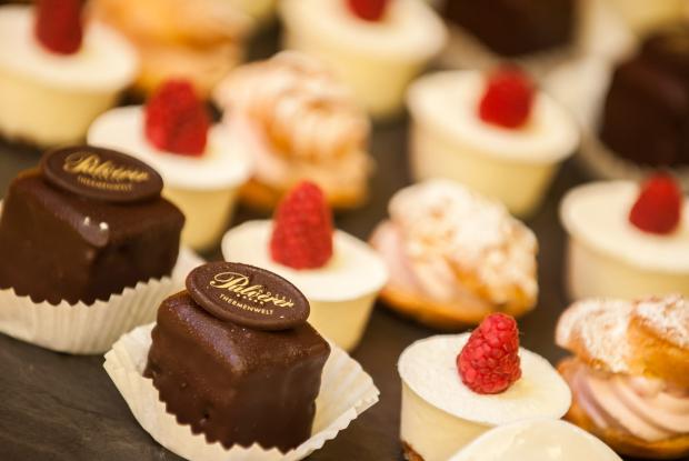 Nahaufnahme von verschiedenen Dessertkuchen